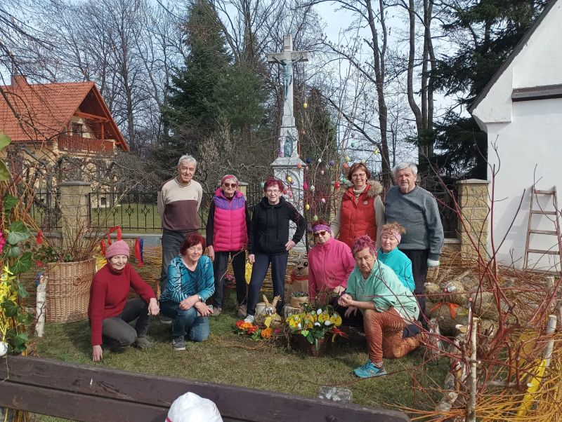 Tvůrci velikonoční zahrádky v Nových Sedlicích